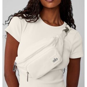 ALO Yoga Explorer Fanny Pack in Ivory
